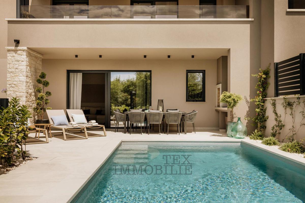 Poreč okolica, dvojna kuća u izgradnji u blizini moraa