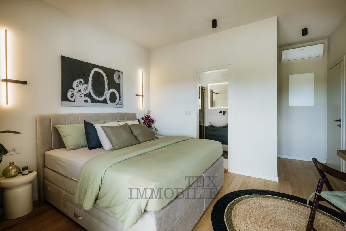 Poreč okolica, dvojna kuća u izgradnji u blizini moraa