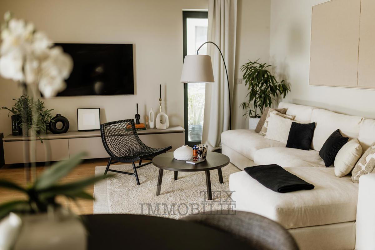 Poreč okolica, dvojna kuća u izgradnji u blizini moraa