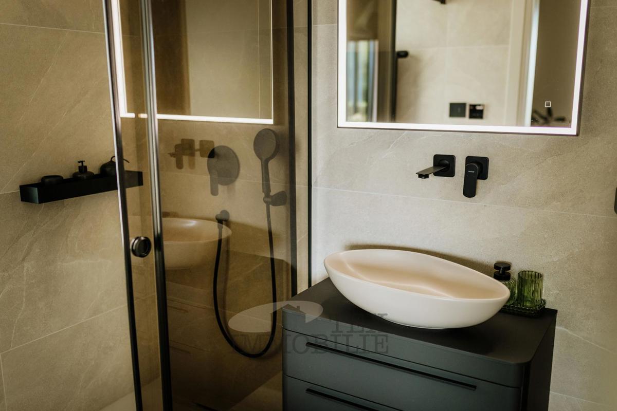 Poreč okolica, dvojna kuća u izgradnji u blizini moraa