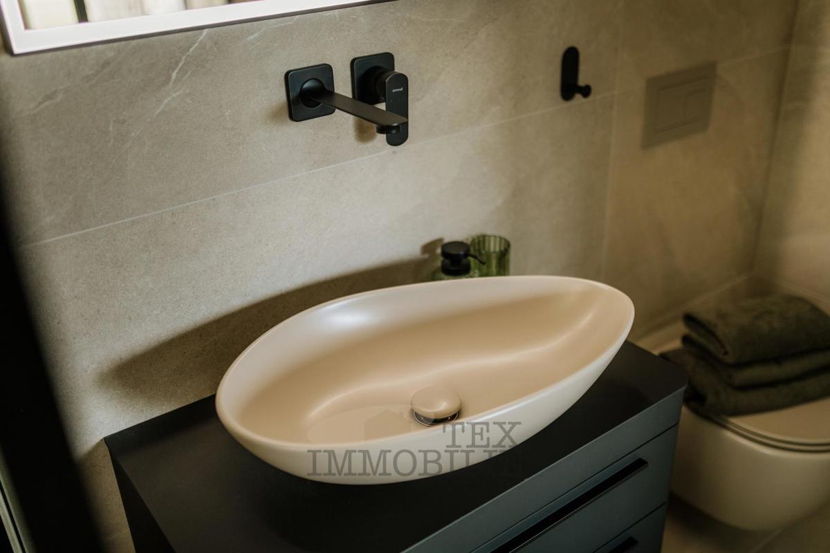 Poreč okolica, dvojna kuća u izgradnji u blizini moraa