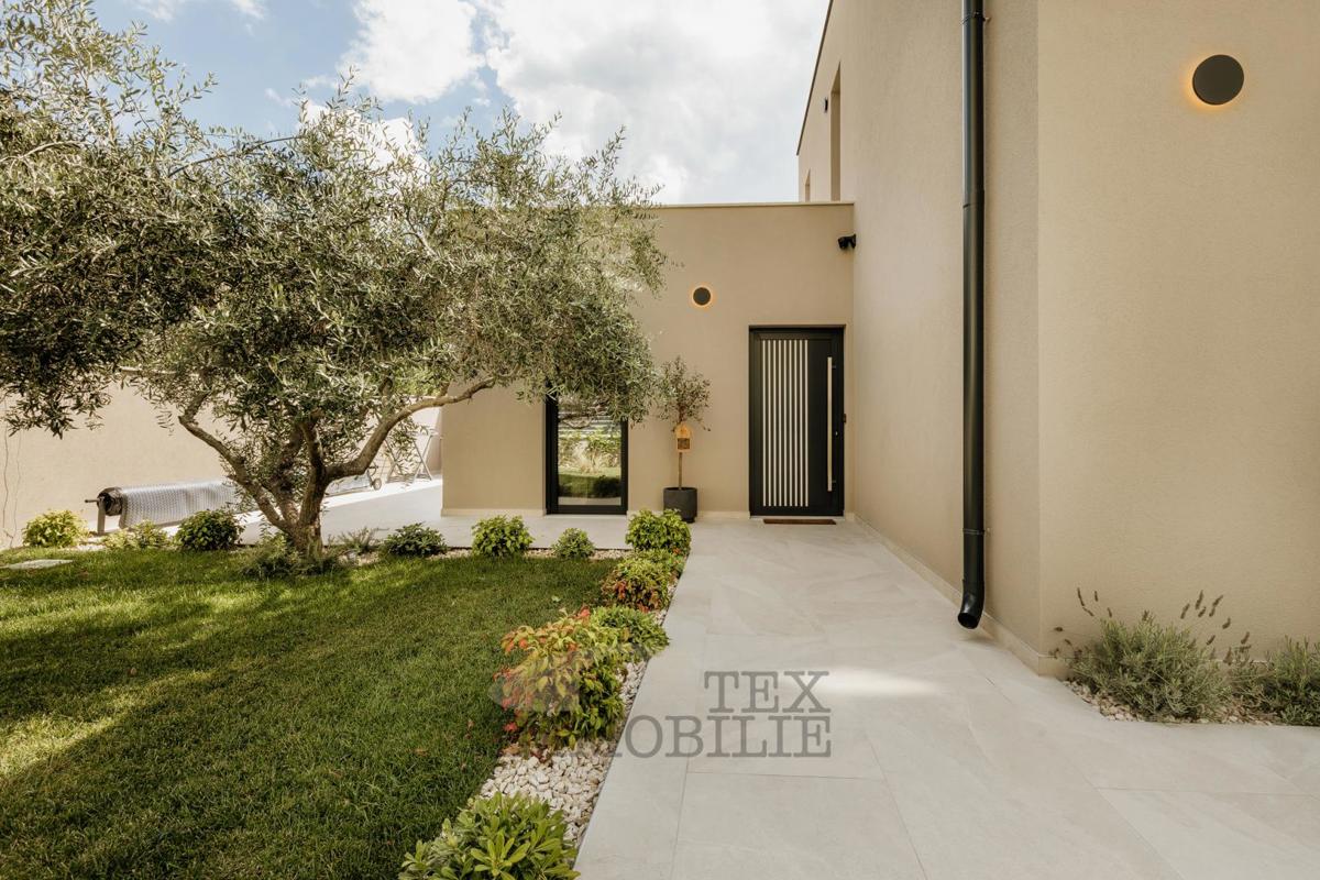 Poreč okolica, dvojna kuća u izgradnji u blizini moraa