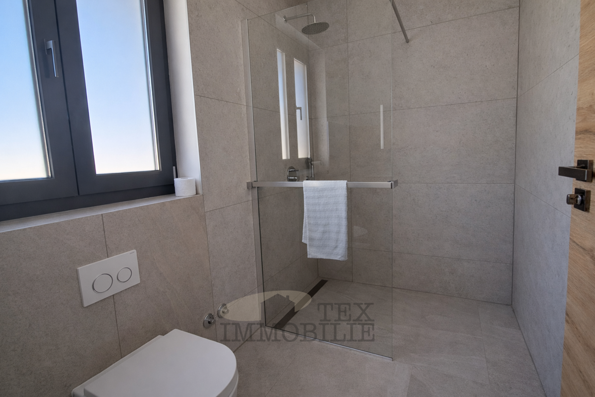 Villa moderna con piscina vicino a Parenzo 