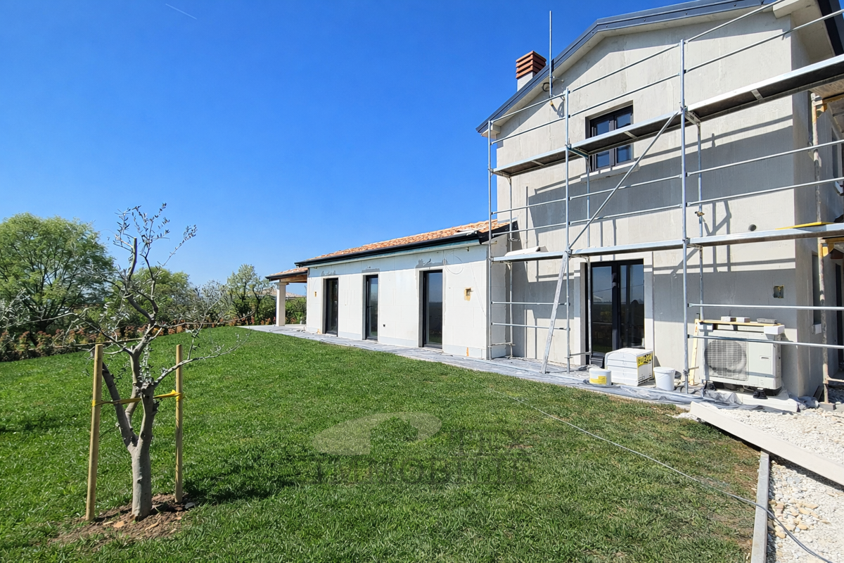 Villa moderna con piscina vicino a Parenzo 