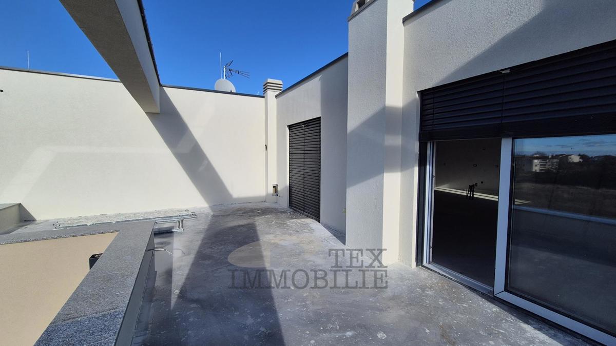 Parenzo, attico con tre camere da letto - E