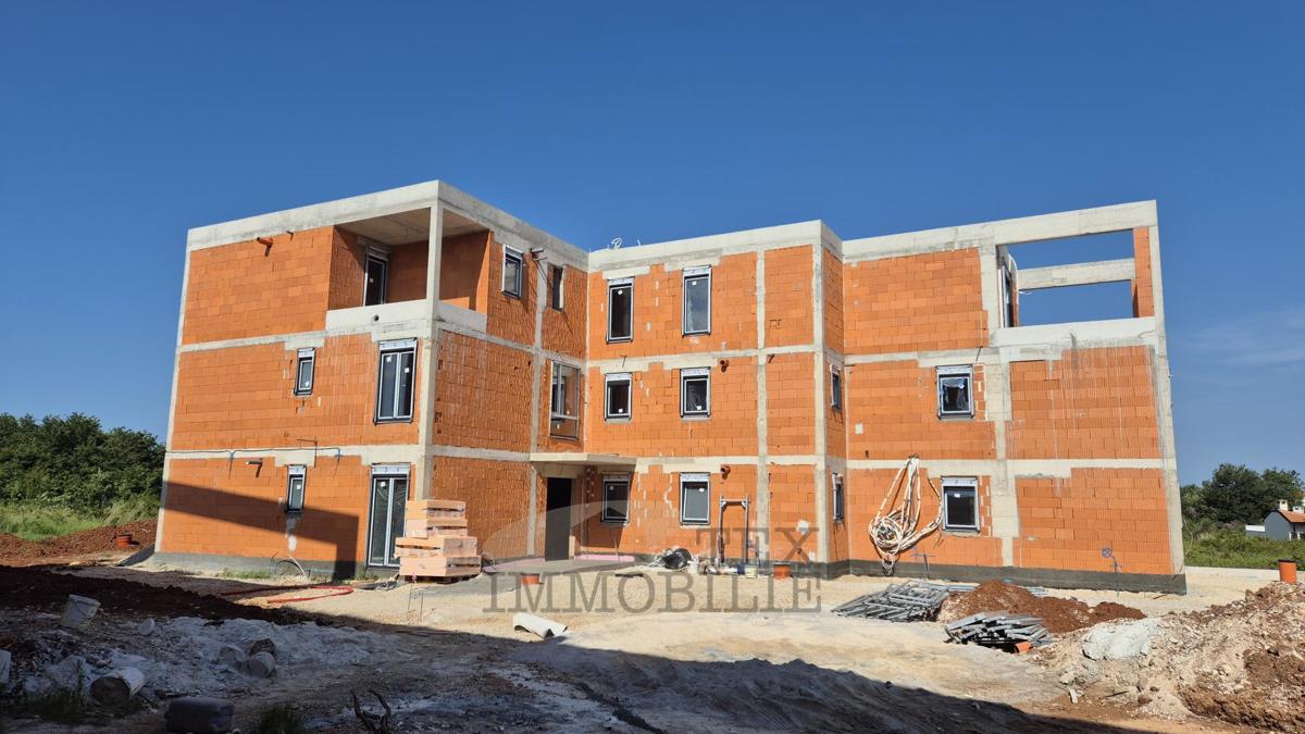 Parenzo, attico con tre camere da letto - E