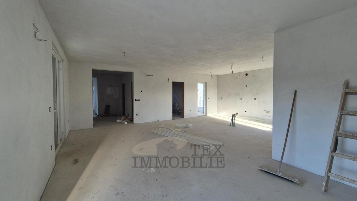 Parenzo, attico con tre camere da letto - E