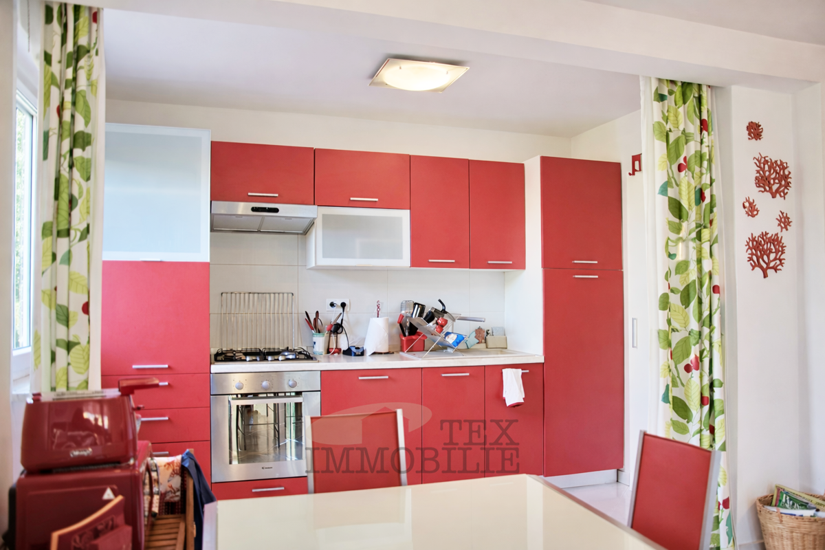 Parenzo, Bellissimo appartamento con giardino a 3 km dal mare