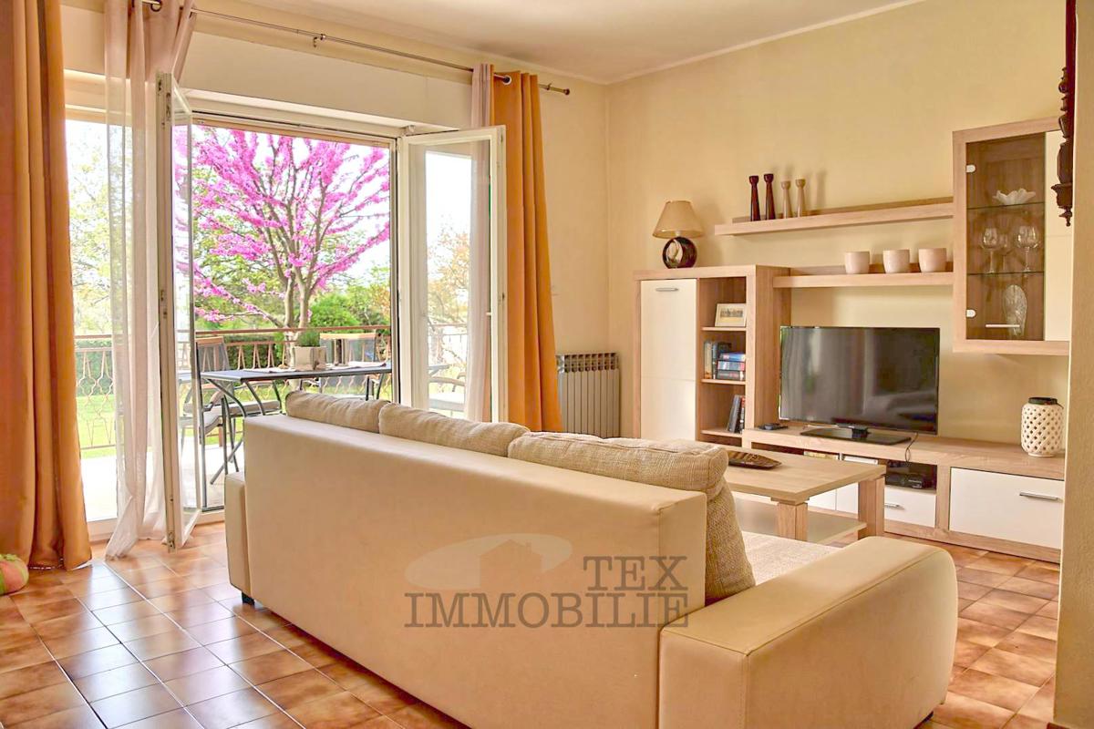 Casa Spaziosa con Ampio Terreno – a 400 m dal Mare a Funtana