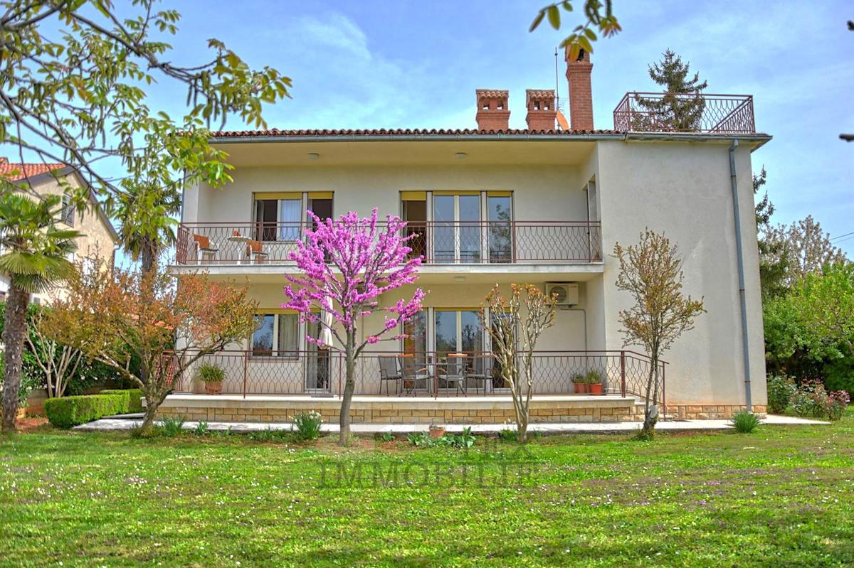 Casa Spaziosa con Ampio Terreno – a 400 m dal Mare a Funtana