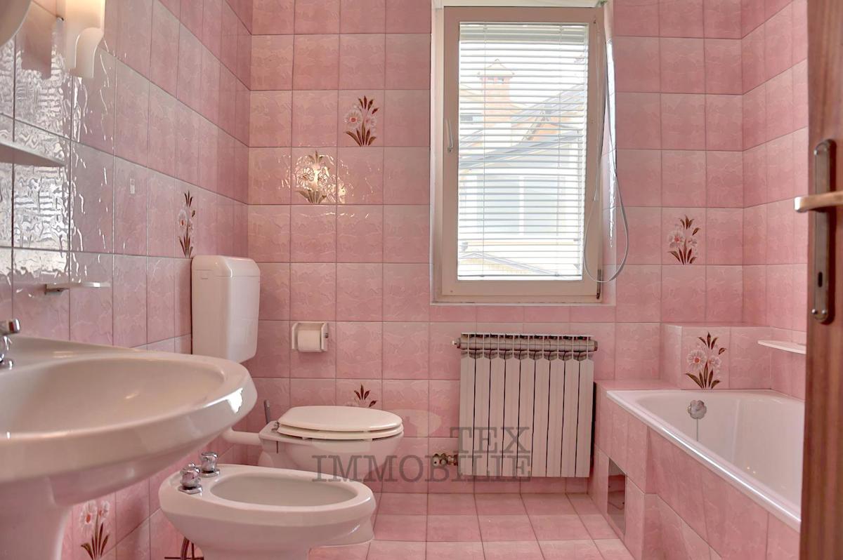 Casa Spaziosa con Ampio Terreno – a 400 m dal Mare a Funtana