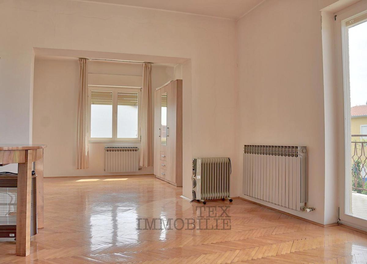 Casa Spaziosa con Ampio Terreno – a 400 m dal Mare a Funtana