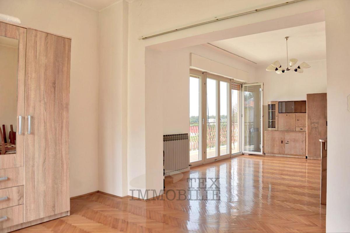 Casa Spaziosa con Ampio Terreno – a 400 m dal Mare a Funtana