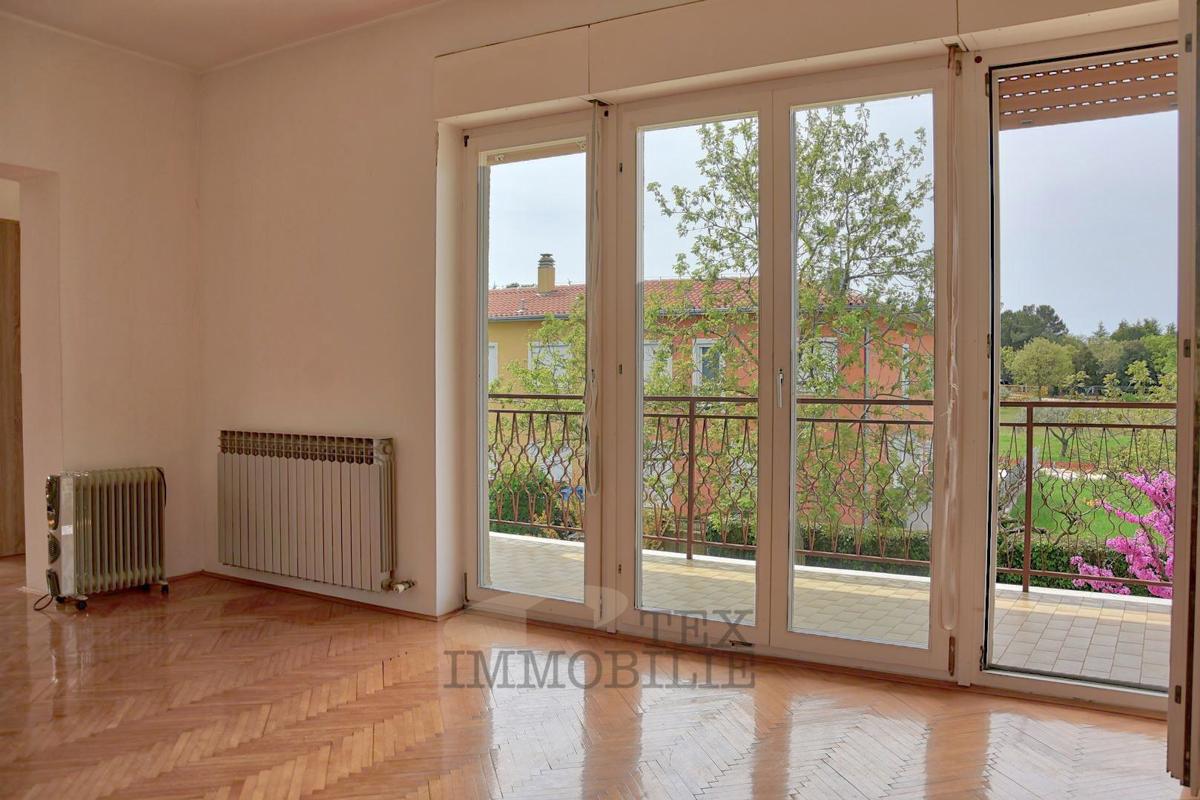 Casa Spaziosa con Ampio Terreno – a 400 m dal Mare a Funtana