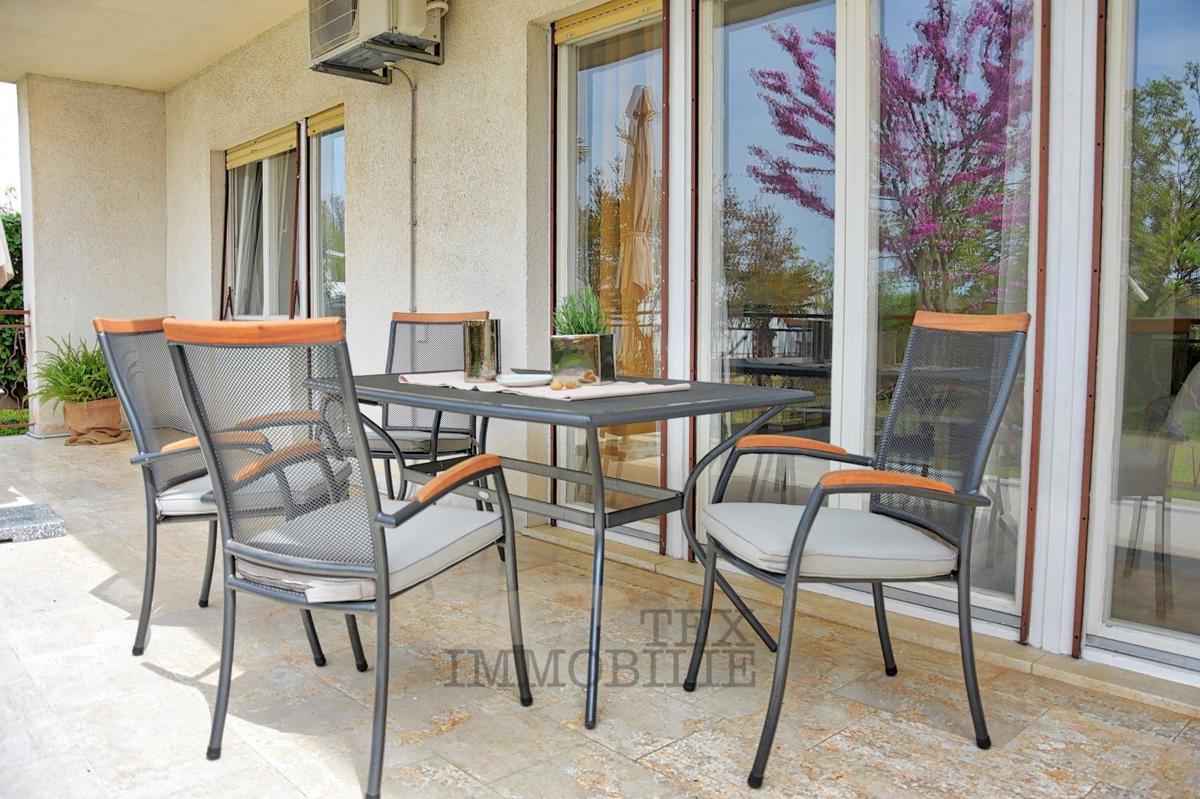 Casa Spaziosa con Ampio Terreno – a 400 m dal Mare a Funtana