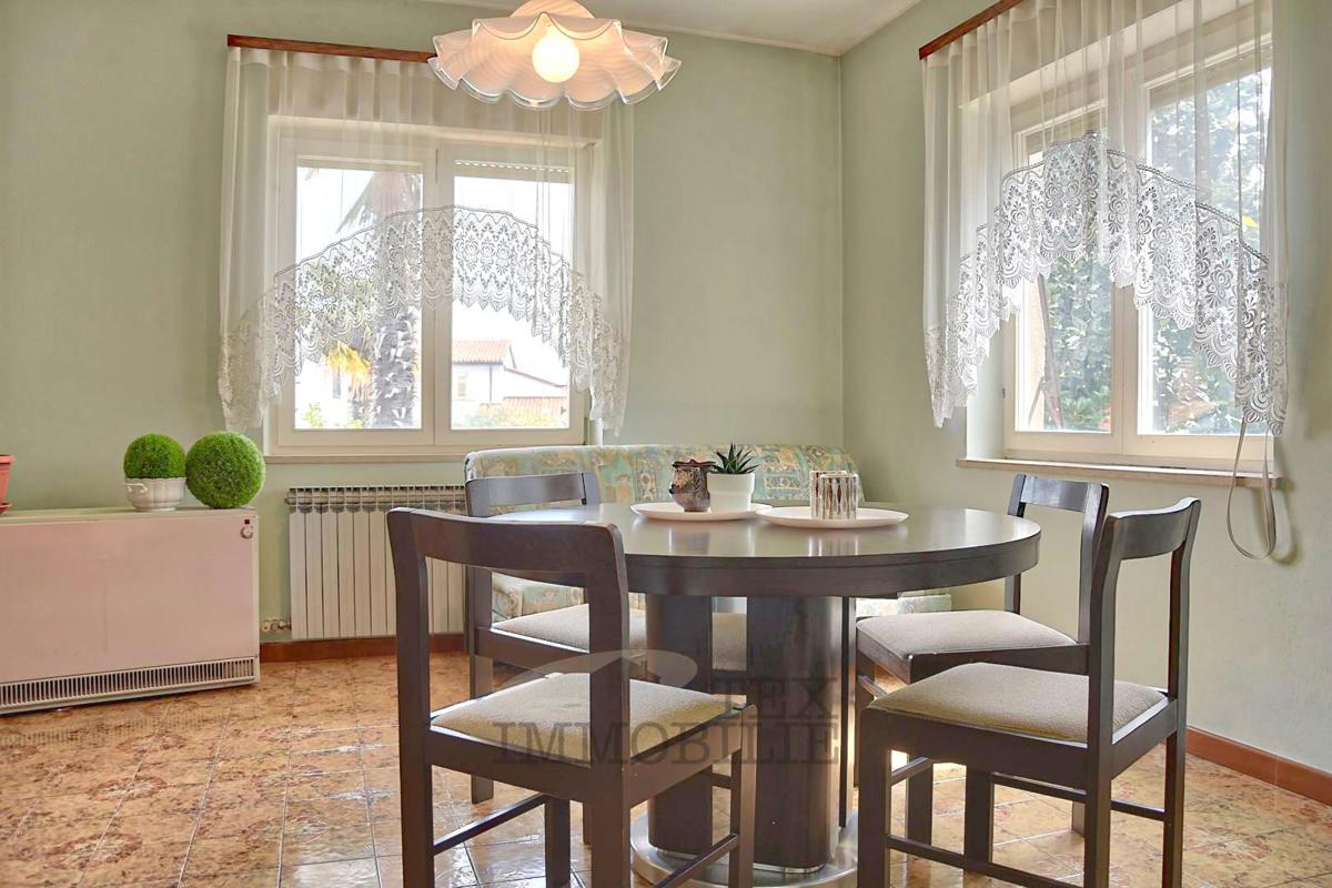 Casa Spaziosa con Ampio Terreno – a 400 m dal Mare a Funtana