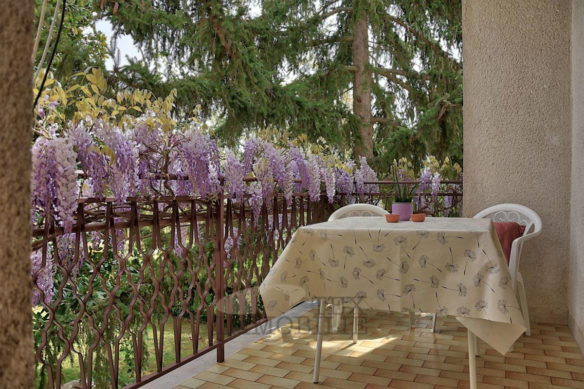 Casa Spaziosa con Ampio Terreno – a 400 m dal Mare a Funtana