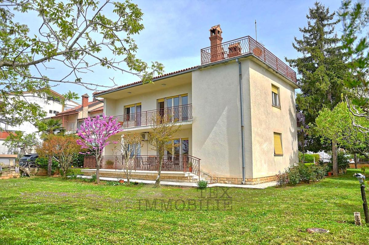 Casa Spaziosa con Ampio Terreno – a 400 m dal Mare a Funtana