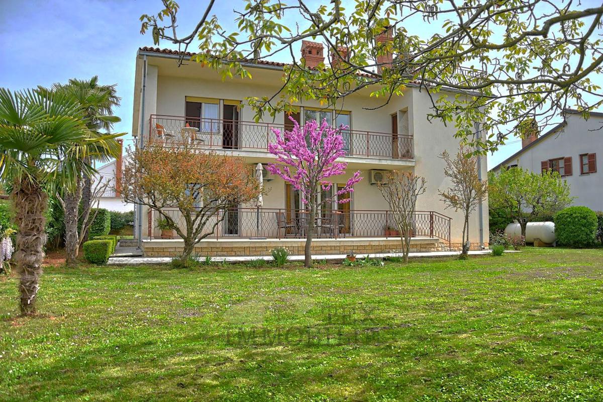 Casa Spaziosa con Ampio Terreno – a 400 m dal Mare a Funtana