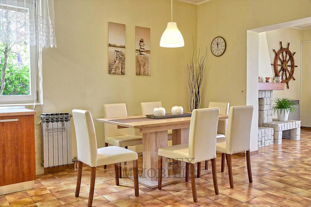 Casa Spaziosa con Ampio Terreno – a 400 m dal Mare a Funtana