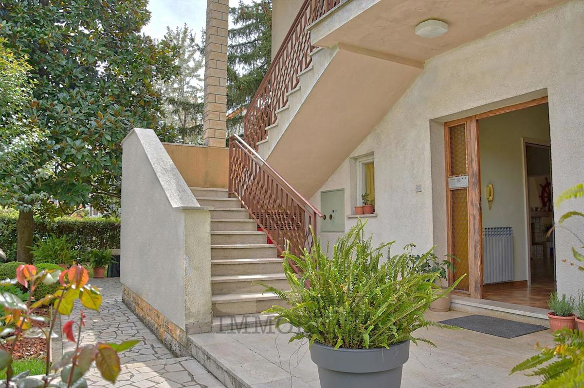 Casa Spaziosa con Ampio Terreno – a 400 m dal Mare a Funtana