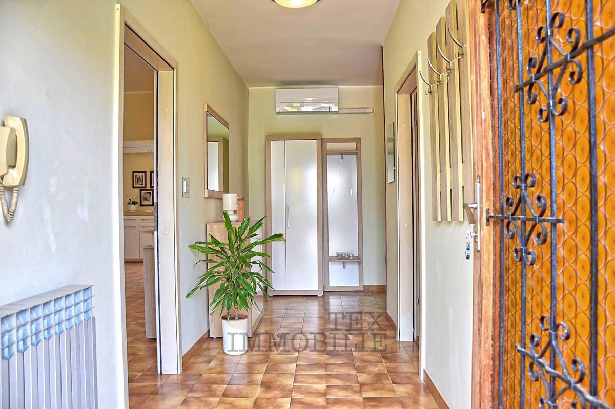 Casa Spaziosa con Ampio Terreno – a 400 m dal Mare a Funtana