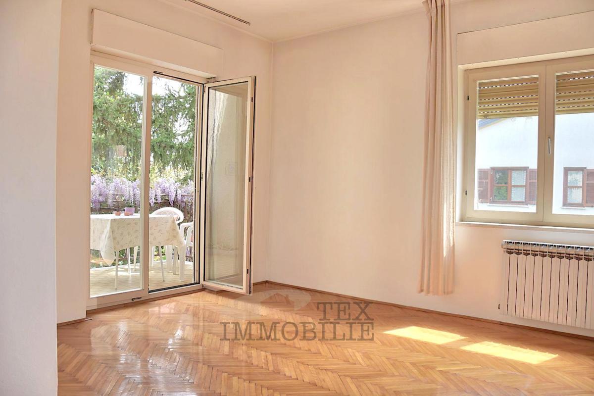 Casa Spaziosa con Ampio Terreno – a 400 m dal Mare a Funtana