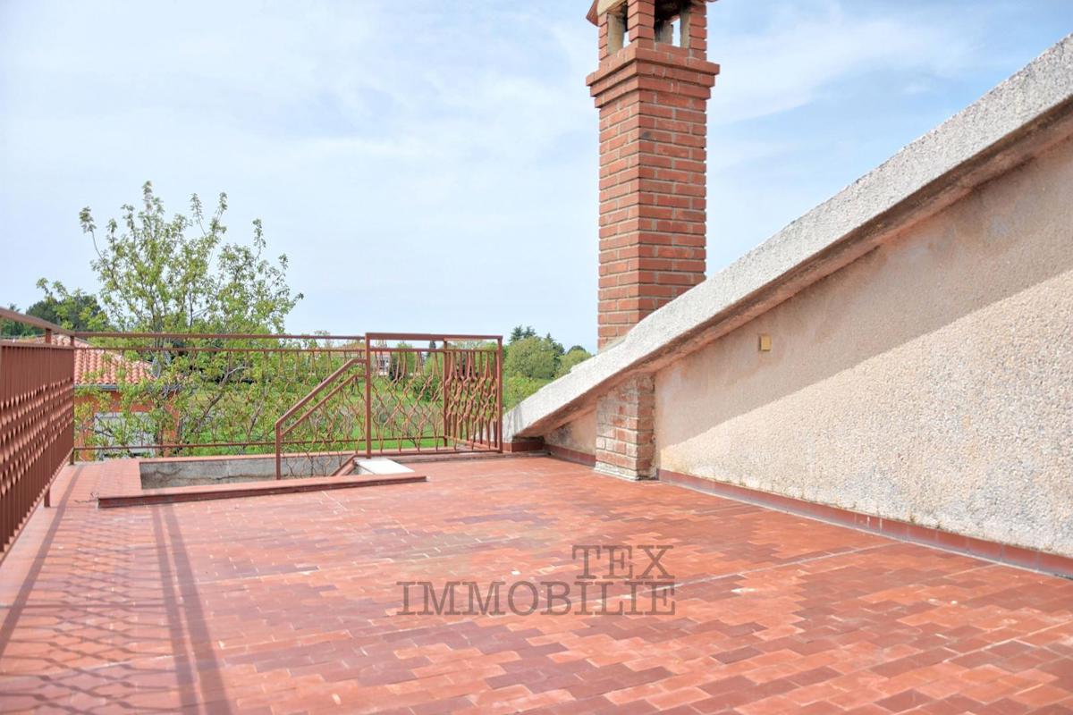 Casa Spaziosa con Ampio Terreno – a 400 m dal Mare a Funtana