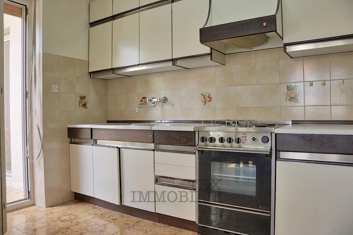 Casa Spaziosa con Ampio Terreno – a 400 m dal Mare a Funtana