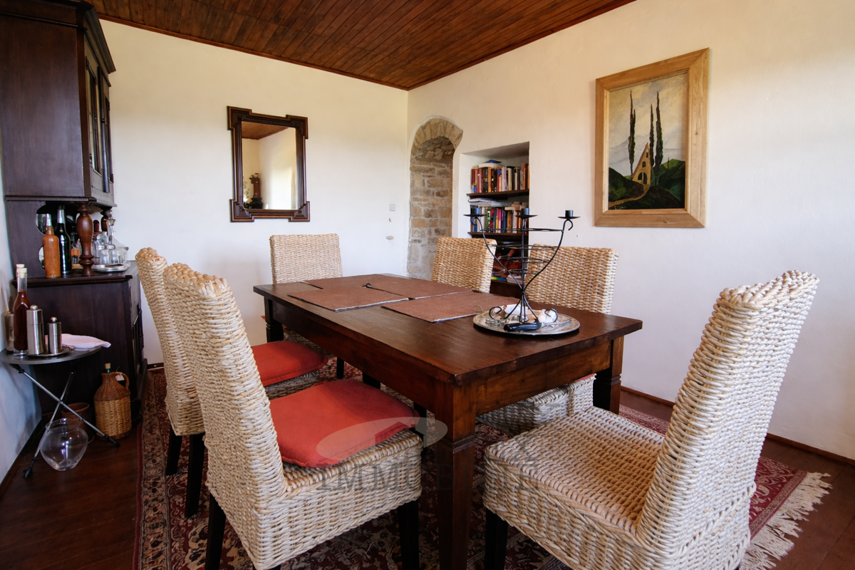 Motovun – Affascinante Casa in Pietra con Terrazza e Vista Panoramica