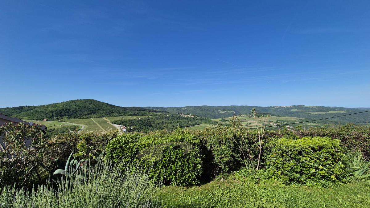 Motovun – Affascinante Casa in Pietra con Terrazza e Vista Panoramica