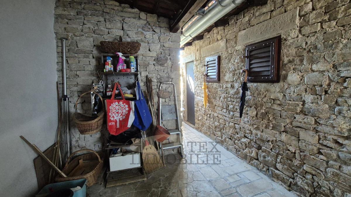 Motovun – Affascinante Casa in Pietra con Terrazza e Vista Panoramica