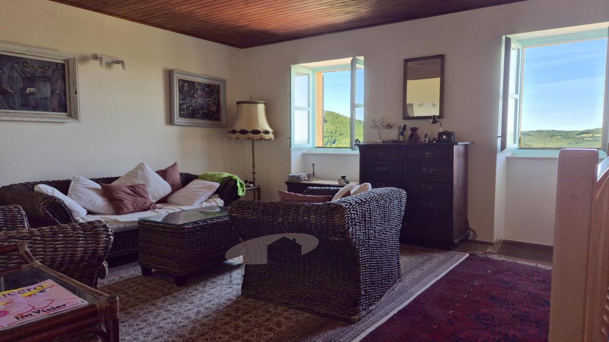 Motovun – Affascinante Casa in Pietra con Terrazza e Vista Panoramica