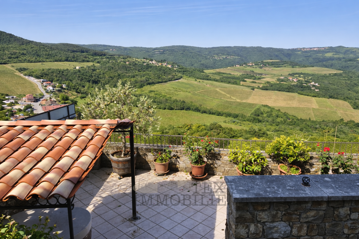 Motovun – Affascinante Casa in Pietra con Terrazza e Vista Panoramica