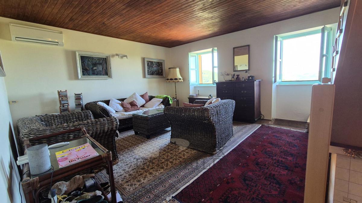 Motovun – Affascinante Casa in Pietra con Terrazza e Vista Panoramica