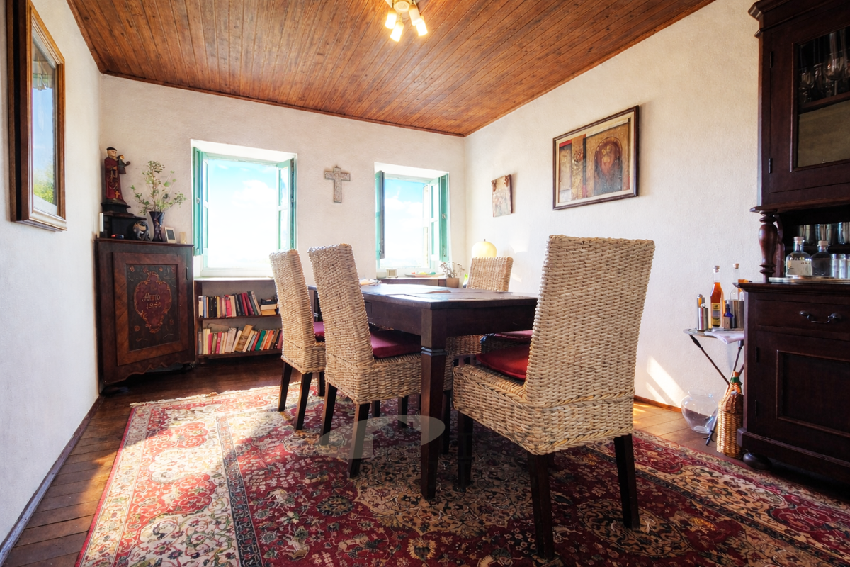 Motovun – Affascinante Casa in Pietra con Terrazza e Vista Panoramica