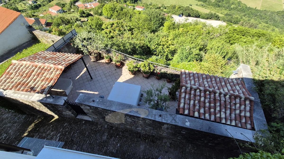 Motovun – Affascinante Casa in Pietra con Terrazza e Vista Panoramica