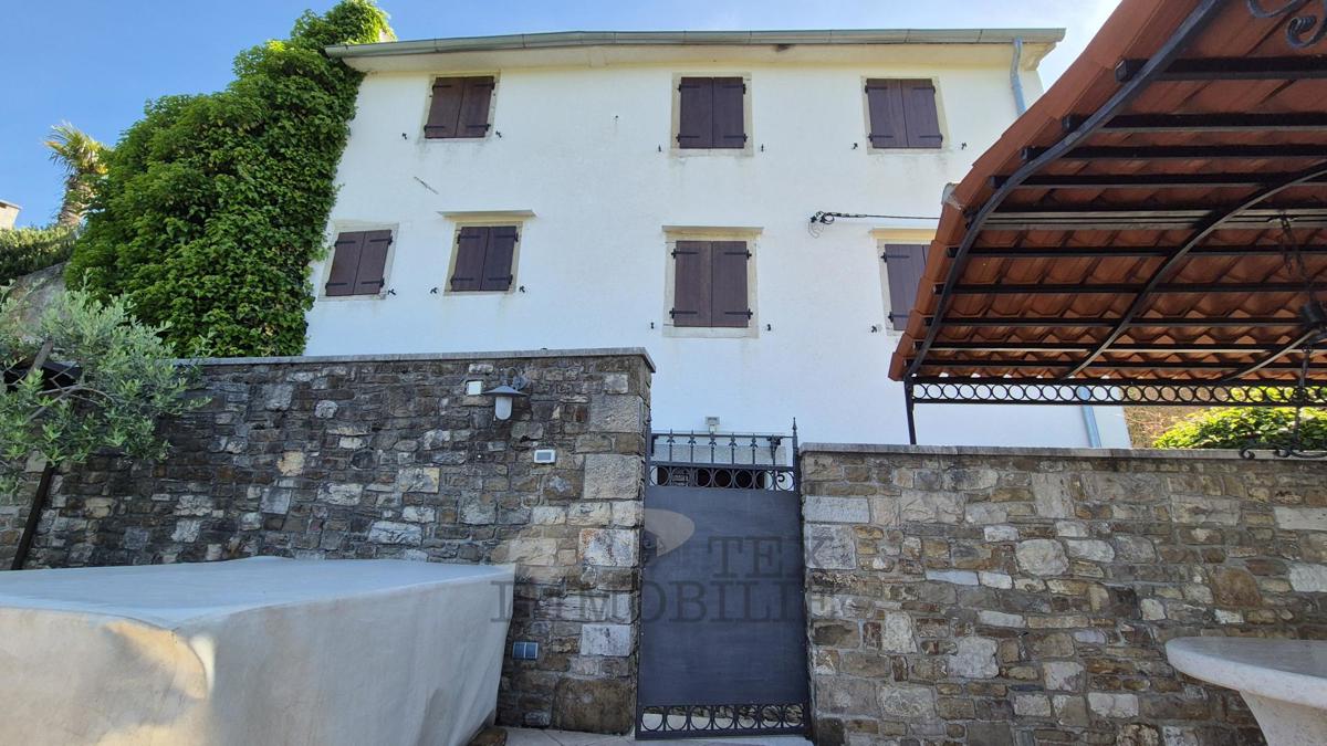 Motovun – Affascinante Casa in Pietra con Terrazza e Vista Panoramica
