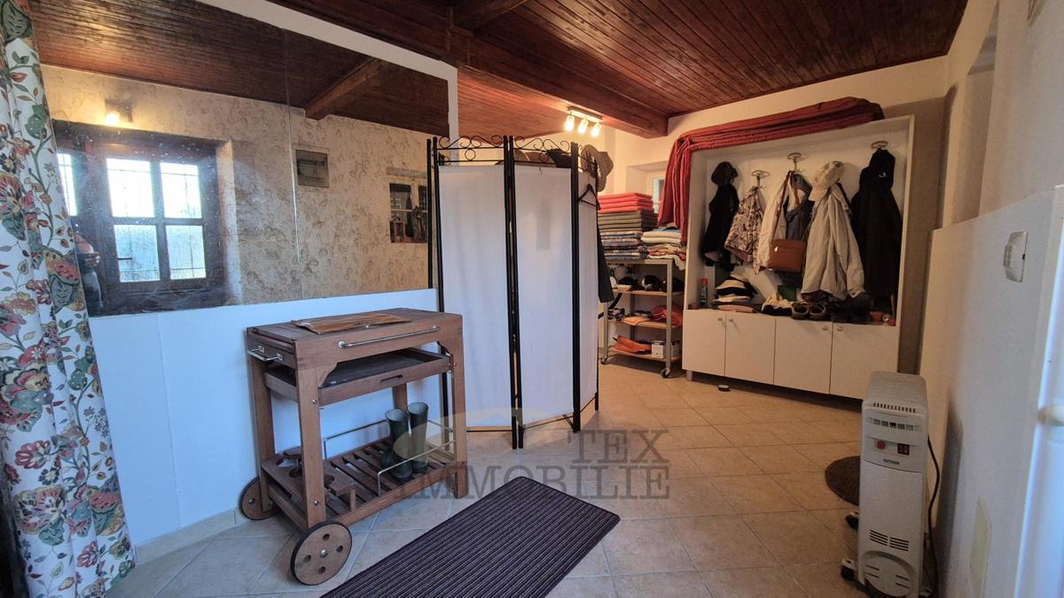 Motovun – Affascinante Casa in Pietra con Terrazza e Vista Panoramica