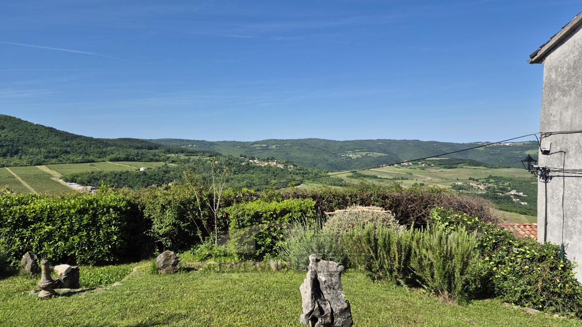 Motovun – Affascinante Casa in Pietra con Terrazza e Vista Panoramica