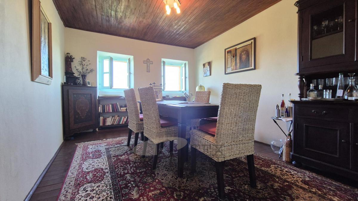 Motovun – Affascinante Casa in Pietra con Terrazza e Vista Panoramica