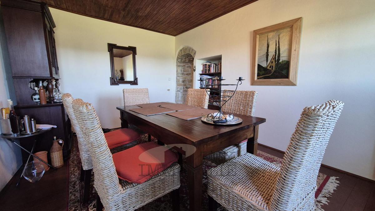 Motovun – Affascinante Casa in Pietra con Terrazza e Vista Panoramica