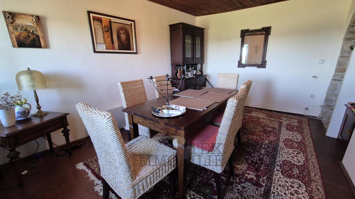 Motovun – Affascinante Casa in Pietra con Terrazza e Vista Panoramica