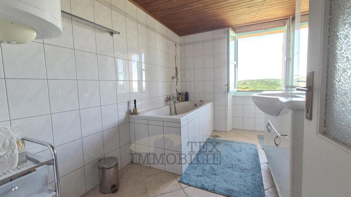 Motovun – Affascinante Casa in Pietra con Terrazza e Vista Panoramica