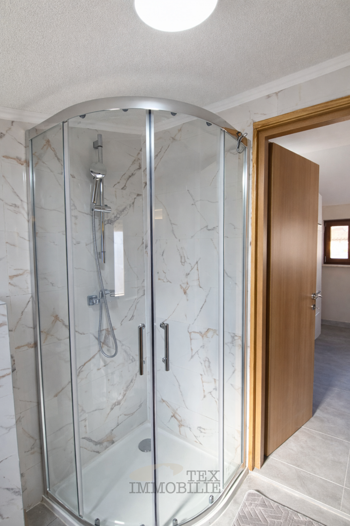 Vabriga - piccola casa vicino a Parenzo, a 1600m dal mare