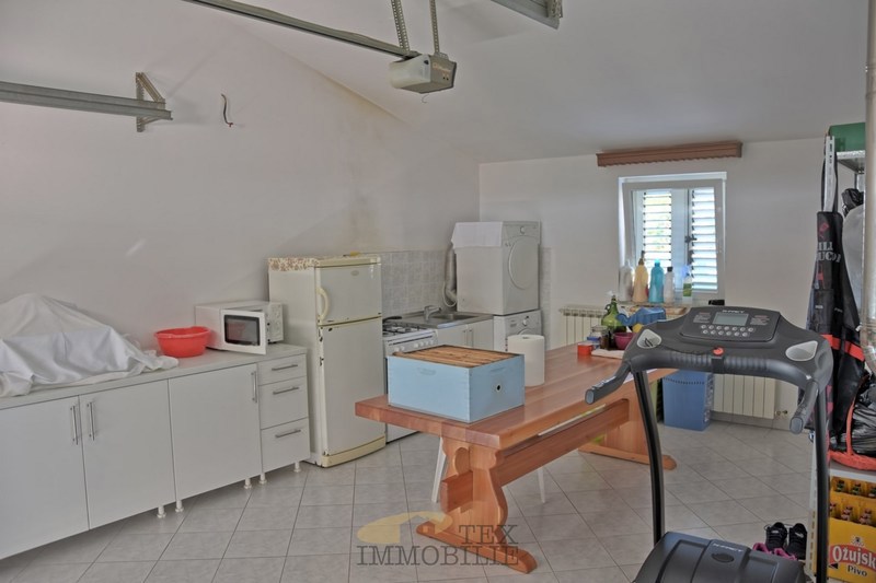 Casa con un grande giardino vicino a Parenzo