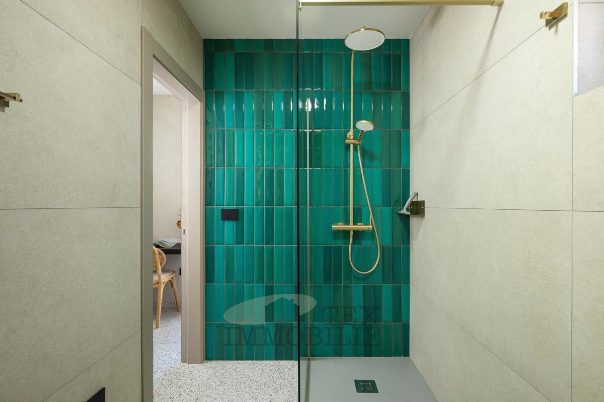 Una bella casa in pietra ristrutturata con piscina è in vendita in un posto tranquillo vicino a Visinada