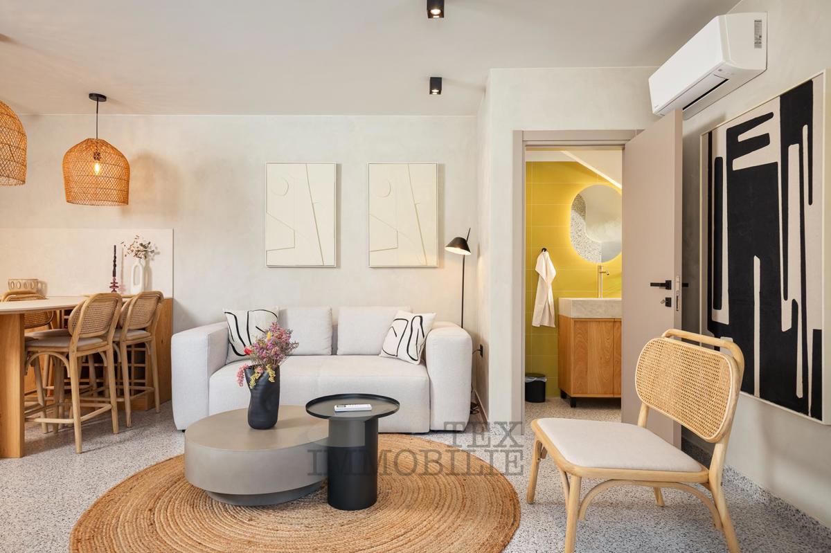 Una bella casa in pietra ristrutturata con piscina è in vendita in un posto tranquillo vicino a Visinada