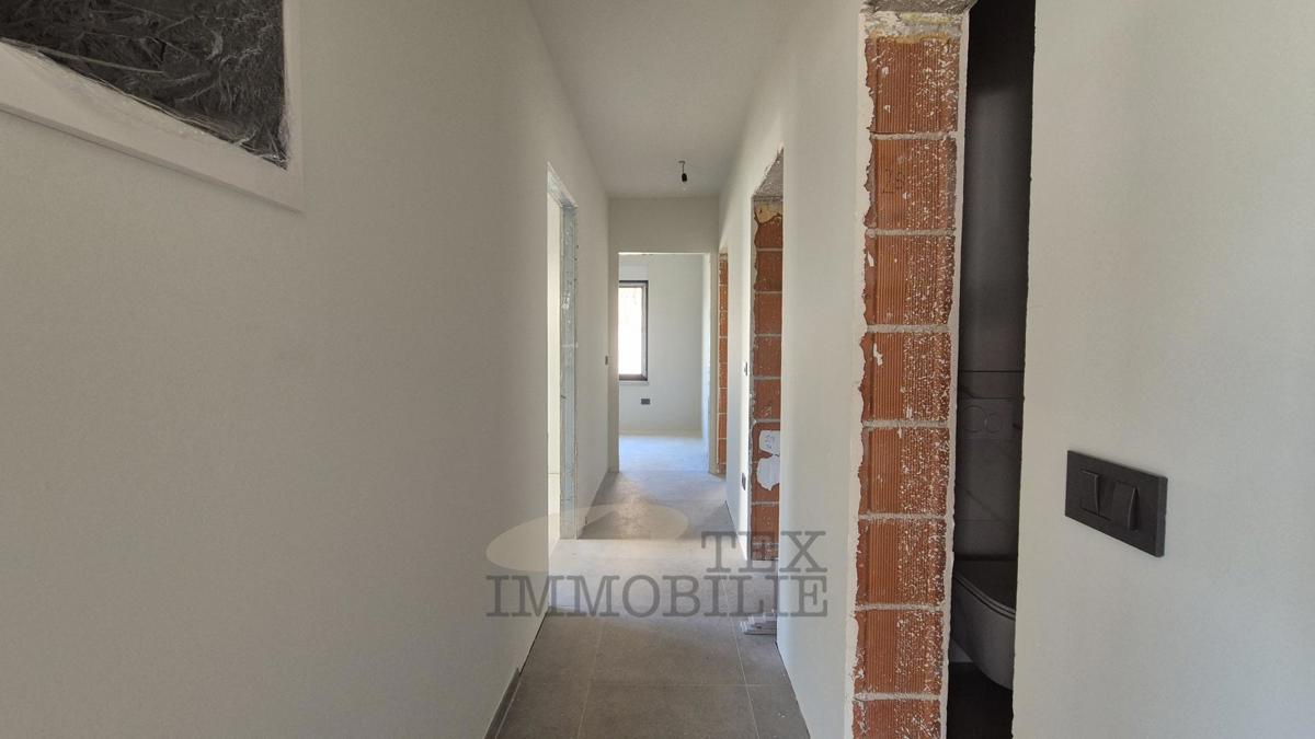 Nuovo appartamento vicino al mare e al centro di Parenzo 