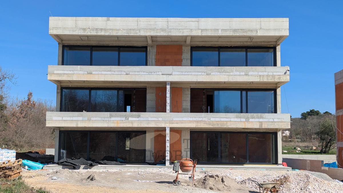 Nuovo appartamento vicino al mare e al centro di Parenzo 